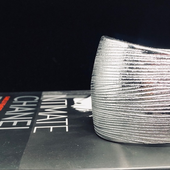 Jewelry - Wide Silver Bangle✨